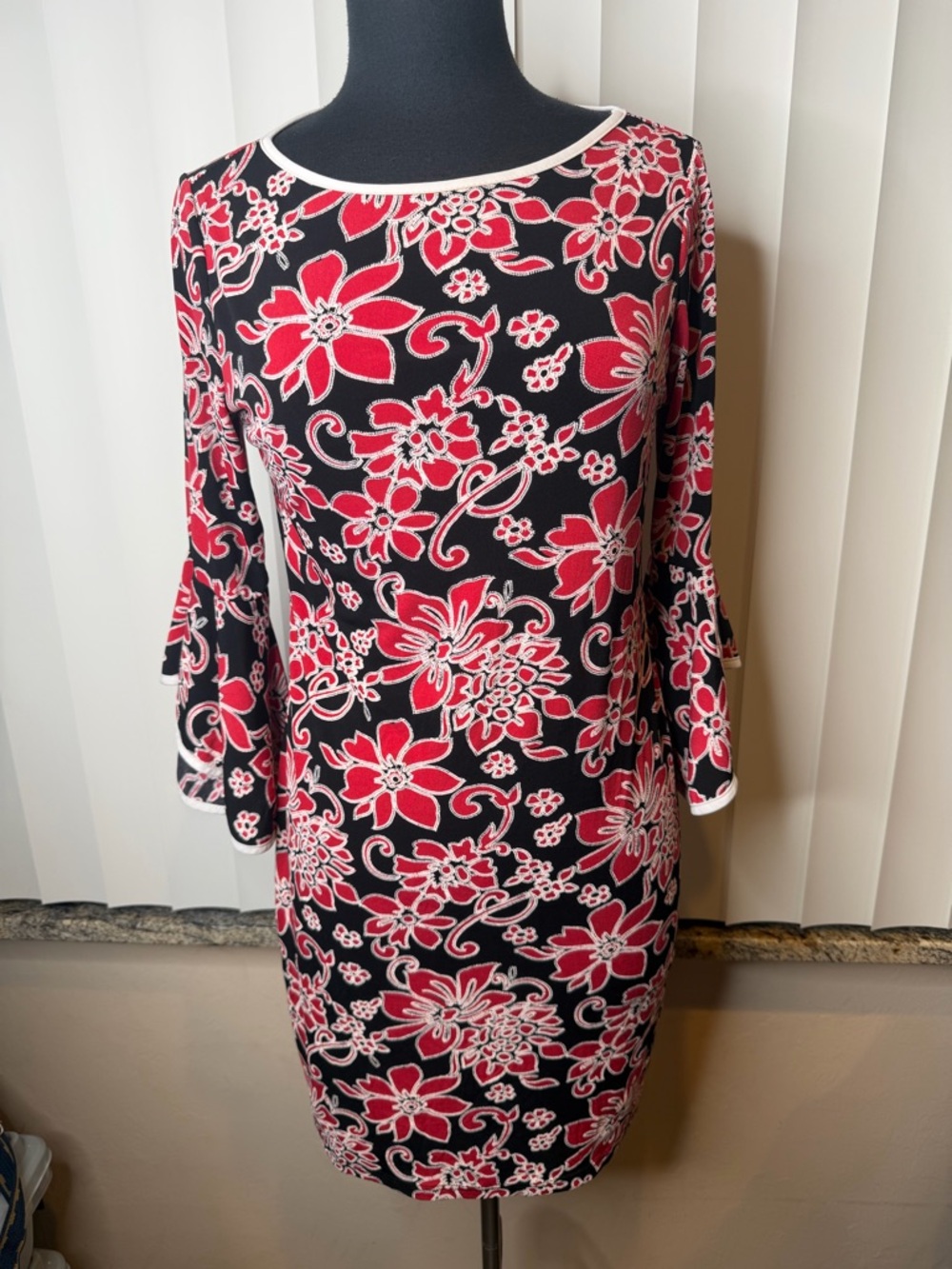Tiana B. Black & Red Floral Botanical Shift Dress Bell Sleeves Size Medium